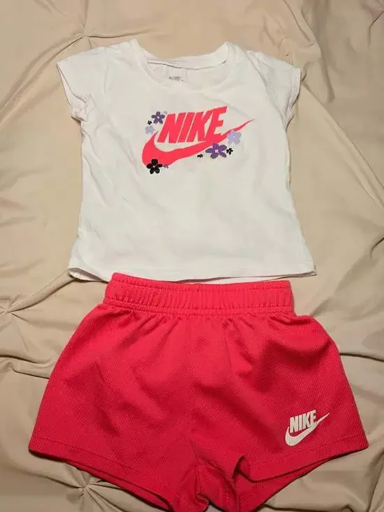 Nike Baby Girls 18M 2-Piece Floral Swoosh T-Shirt and Mesh Shorts Set - Picture 3 of 11